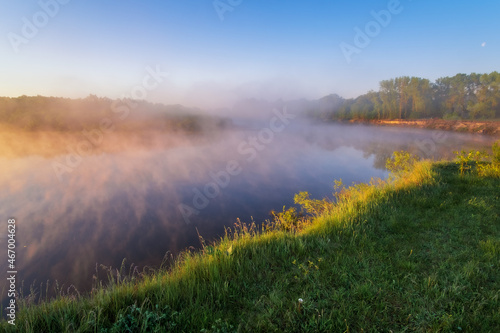 Fototapeta Naklejka Na Ścianę i Meble -  misty morning on the river