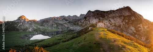 Obraz na plátně Entrelagos viewpoint panorama in Lagos de Covadonga, Picos de Europa National Pa
