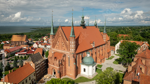Panorama Fromborka z Bazyliką archikatedralną Wniebowzięcia Najświętszej Maryi Panny i św. Andrzeja z XIV wieku