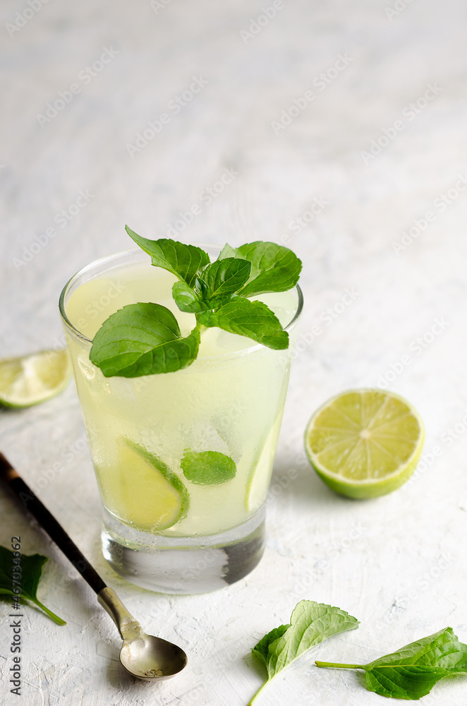 Fototapeta premium Lime lemonade with limes and mint leaves.