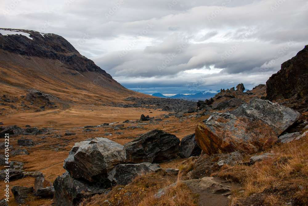 A hiking trail from Laktatjakka to Trollsjon lake in the first days of October, Swedish Lapland