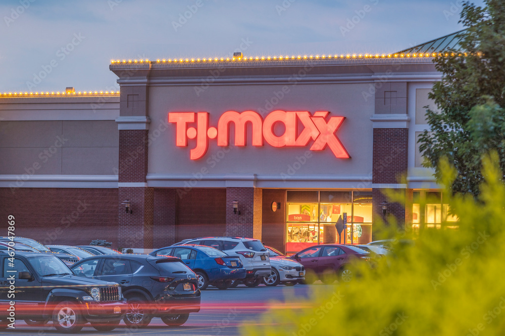 NEW HARTFORD, NEW YORK AUG 16, 2019 TJ Maxx store and parking. TJ
