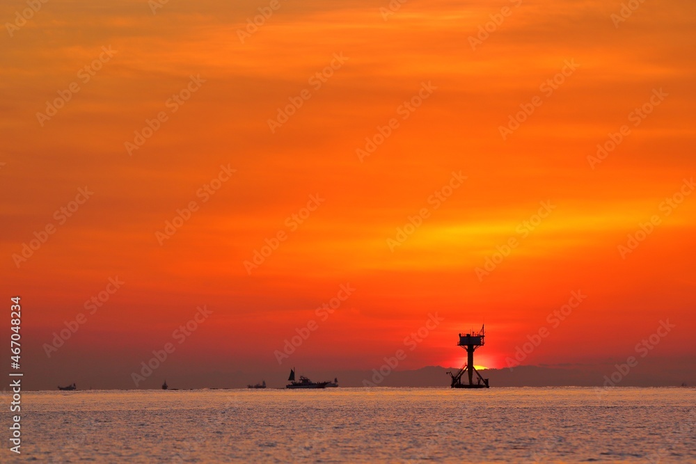 平塚沖観測塔の日の出