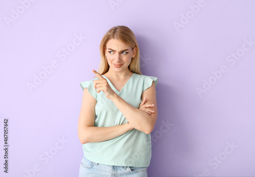 Young gossiping woman on co...