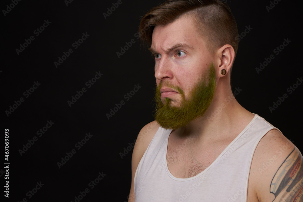 Obraz premium stylish bearded man in a white t-shirt with tattoos on his arms fashion