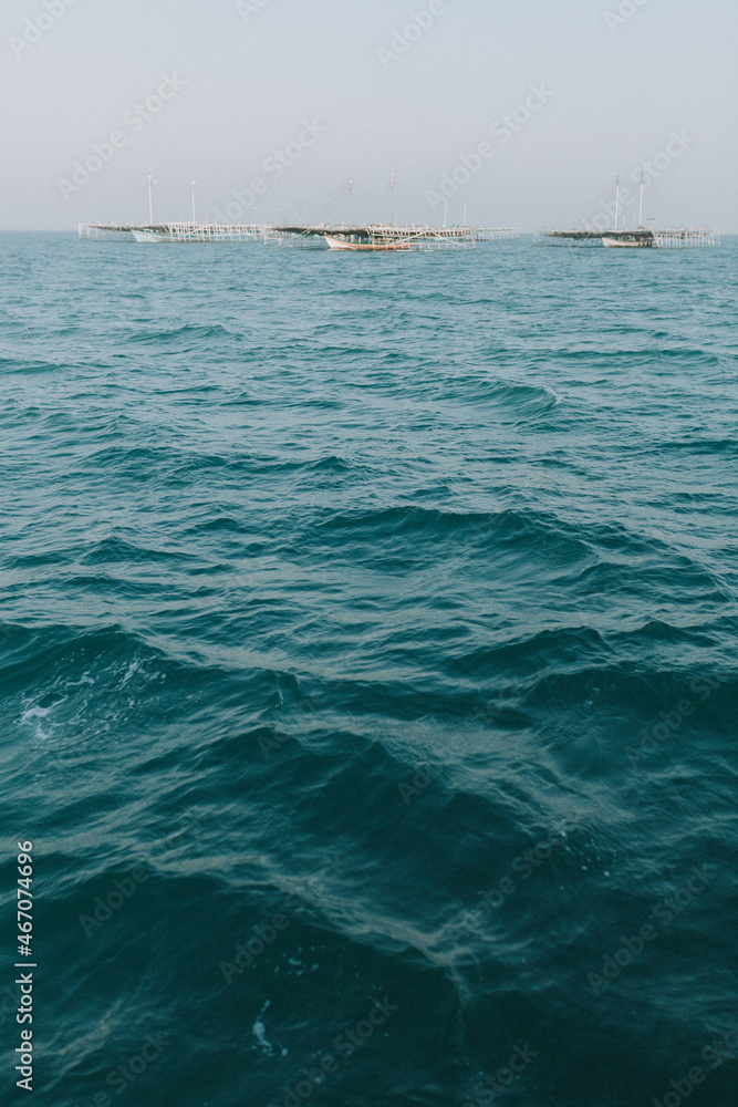 Obraz premium waves and blue sky