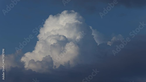 Amazing Cloud Timelapse, clouds in the blue sky