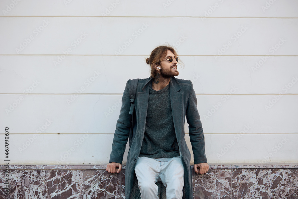 Obraz premium Caucasian stylish man on white wall background