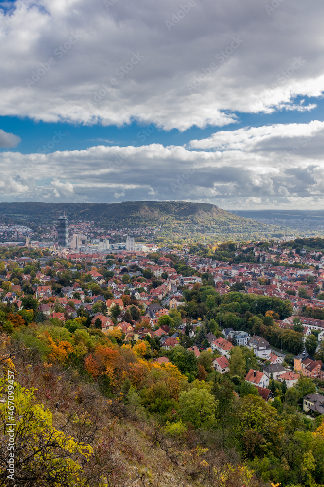 Entspannter Herbstspaziergang entlang der Saale Horizontale in Jena - Thüringen