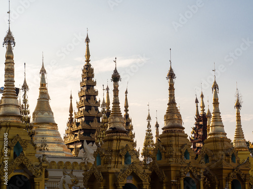 Myanmar - Yangon - Golden peaks © Rik
