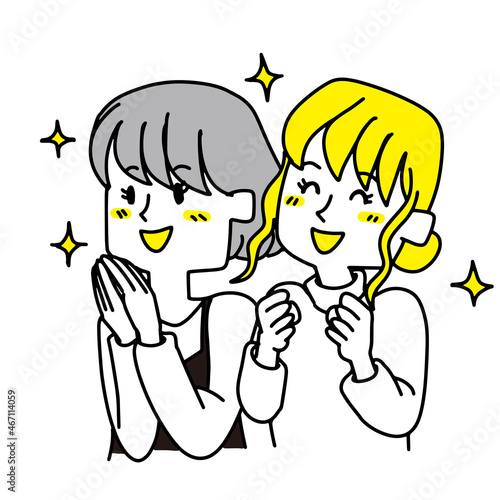 上を見て喜んでいる二人の女性
