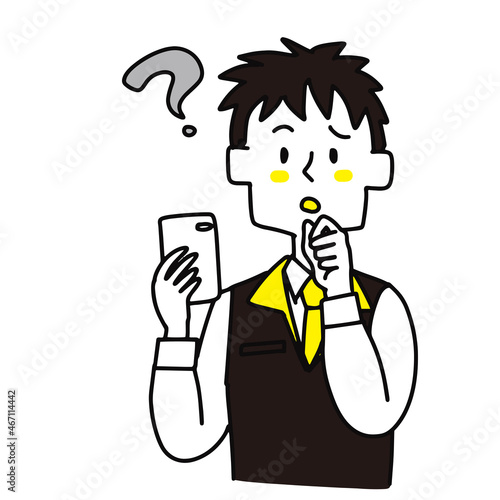 スマホを見ながら疑問を感じている家電量販店の店員