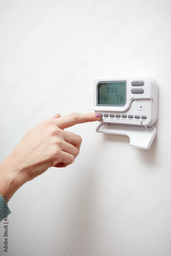Central heating digital programmer for average domestic house in Europe and more. Central heating digital programmer for average domestic house in Europe and more.