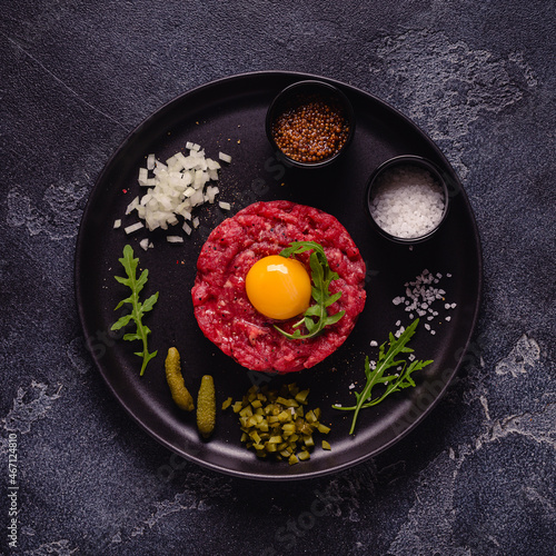 Billede på lærred fresh beef tartar with tasty vegetables
