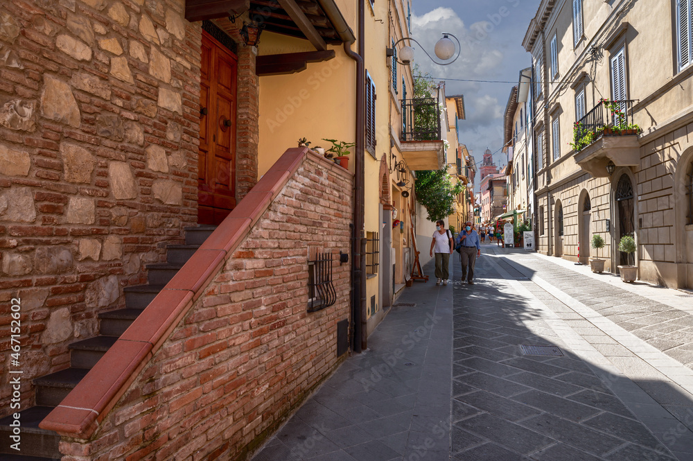Castiglione del lago Trasimeno, Umbria, Italy. August 2020. The alleys of the historic center have several cafes, restaurants and specialty food shops. Tourists