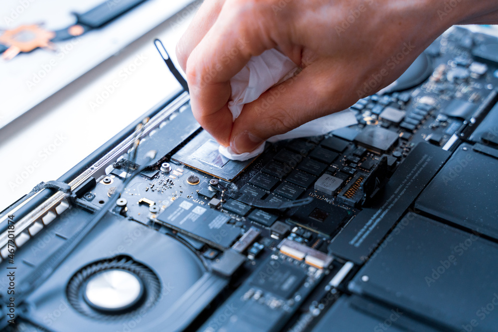 Computer repair man. Pc technician service with laptop on hardware  background. Maintenance engineer support. Electronic technology development  concept. Stock-Foto | Adobe Stock