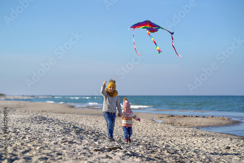 Canvastavla Drachen steigen lassen am Strand