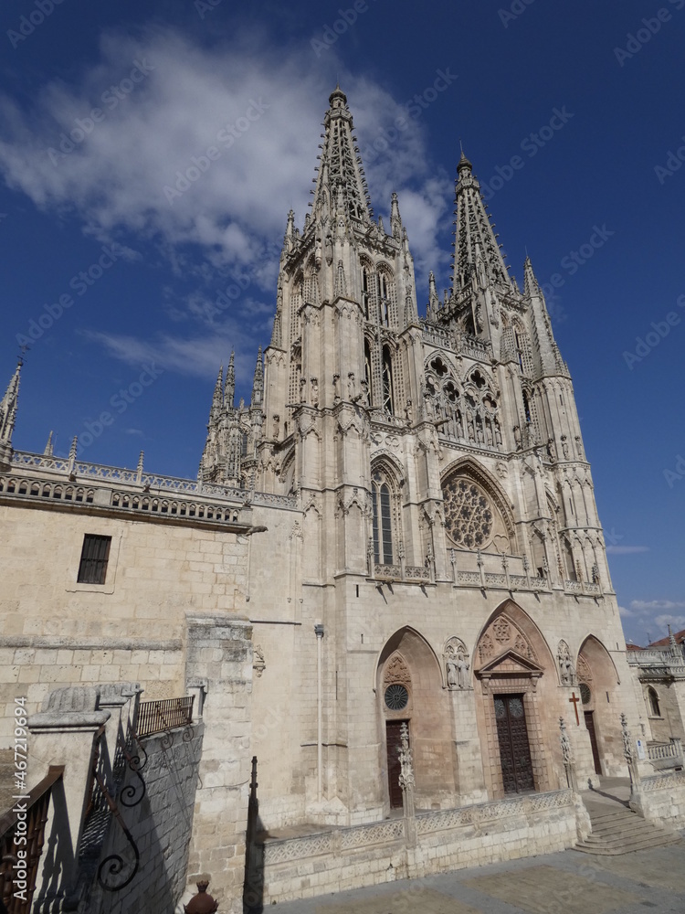 La Santa Iglesia Catedral Basílica Metropolitana de Santa María es un templo catedralicio de culto católico dedicado a la Virgen María, en la ciudad española de Burgos.