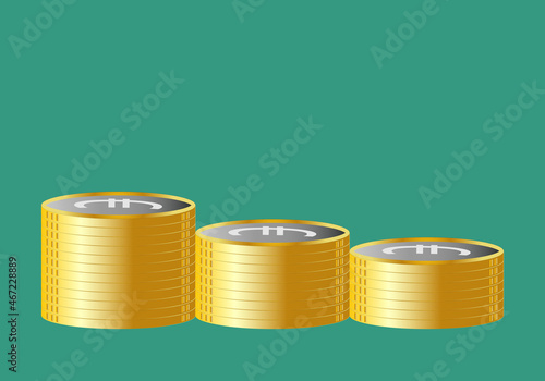 Pilas de monedas de euro en dorado y plateado sobre fondo verde