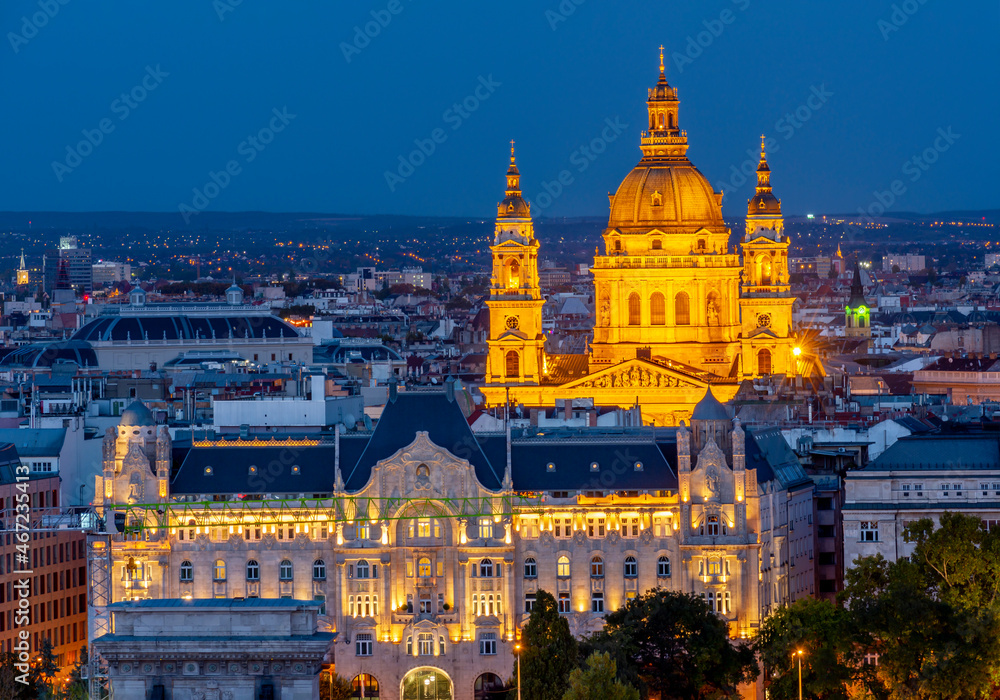 Fototapeta premium St. Stephen's Basilica at night, Budapest, Hungary