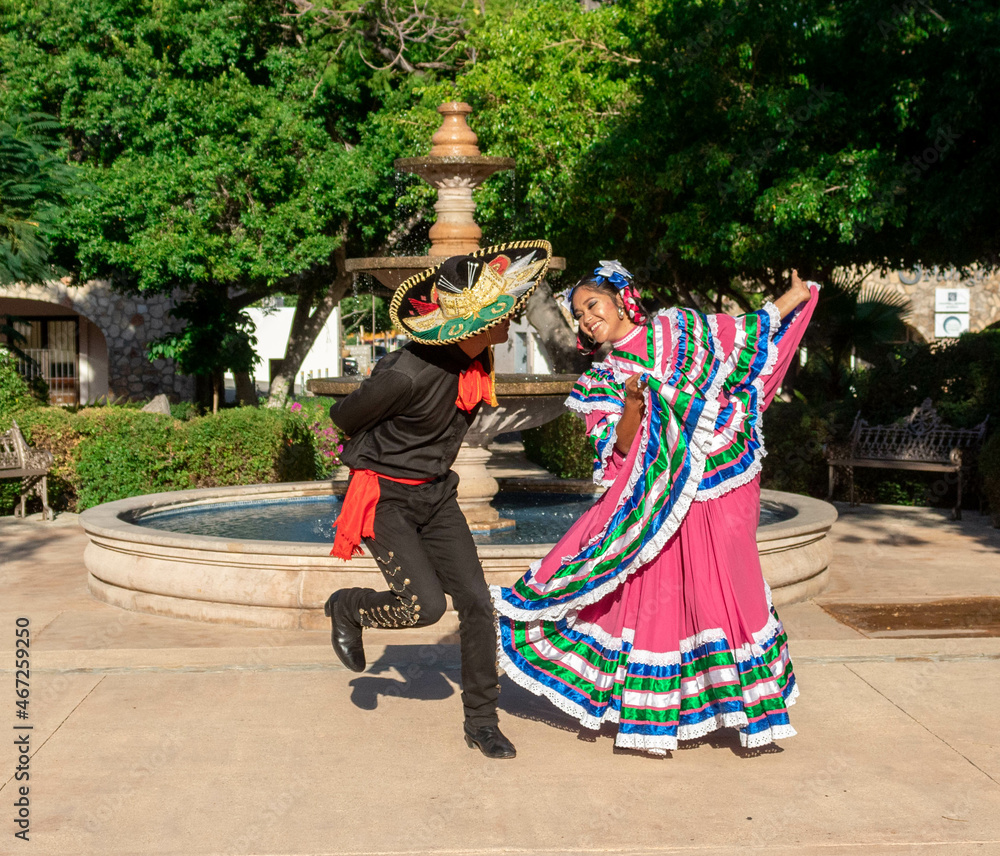 Obraz premium PAREJA BAILARINES TRADICIONAL MEXICANO
