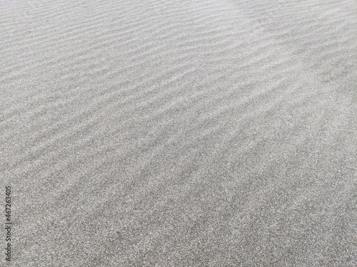 写真素材：海辺の砂場が波型に風の形を残す 