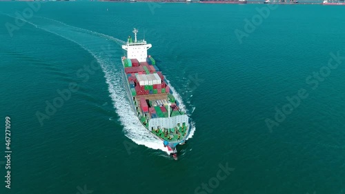 Aerial view of container ship in coast. Gwangyang, Korea. 컨테이너 화물선, 컨테이너 운송.