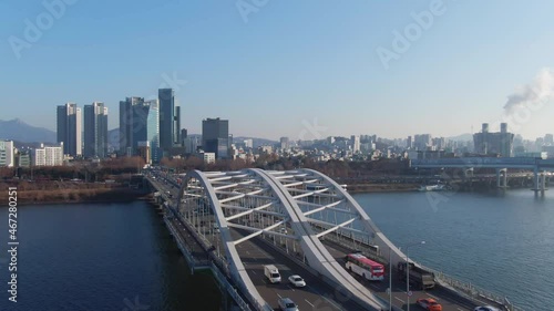 Traffic on the Yanghwa bridge in Seoul. 
Cars are moving on a arch bridge over a Han river at sunny day morning. Aerial view. South Korea.
서울 한강 양화대교.