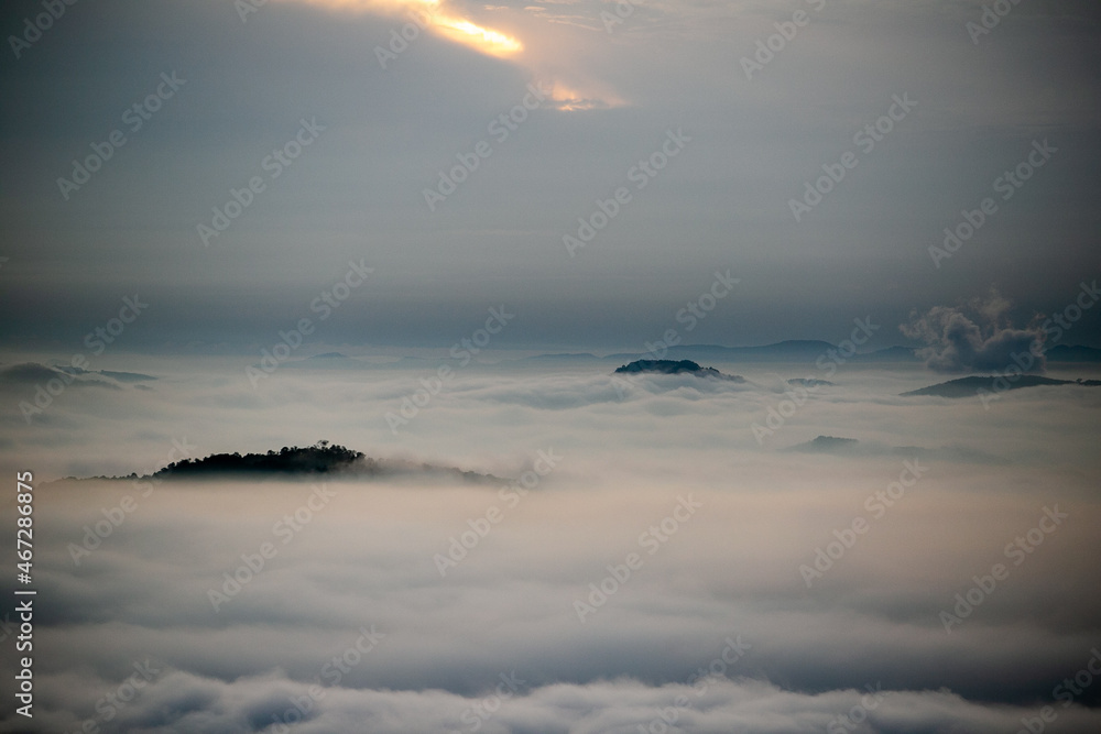 Obraz premium sunrise in the mountains