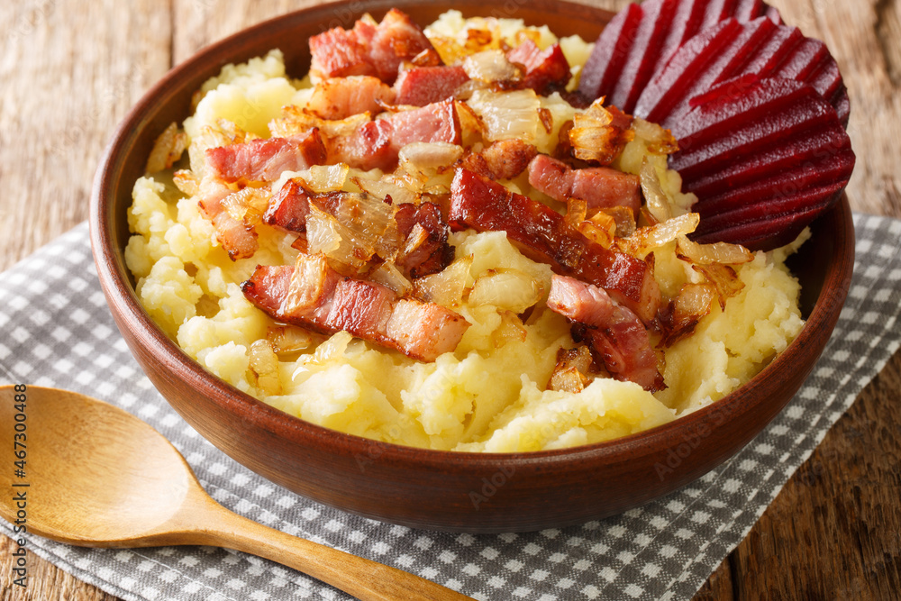Burning love is a traditional Danish dish consisting of mashed potatoes topped with bacon and onions, both fried close-up in a bowl on the table. Horizontal Burning love is a traditional Danish dish consisting of mashed potatoes topped with bacon and onions, both fried close-up in a bowl on the table. Horizontal