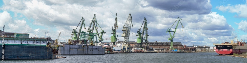 Obraz na płótnie View from the dock to the panorama of the gdansk shipyard, poland. w salonie