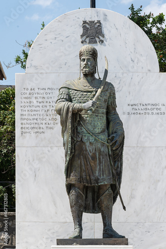 Denkmal für Kaiser Konstantinou, Mystras bei Sparta, Peloponnes, Griechenland photo