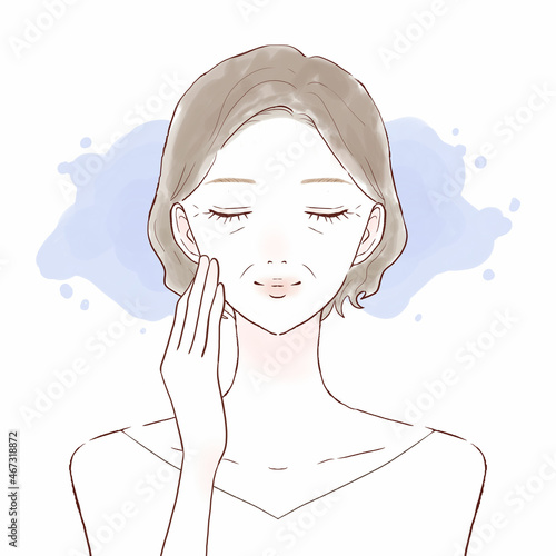 肌を保湿する中年女性