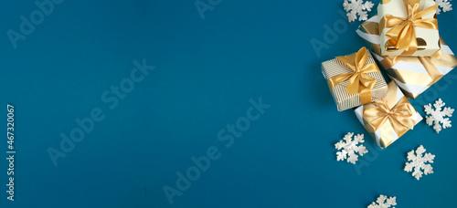 クリスマスのプレゼントボックスの背景（コピースペース）