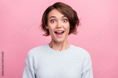 Photo of young amazed cool shocked positive woman sale news good mood isolated on pink color background