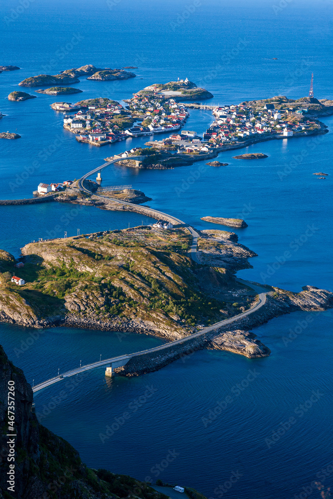 Naklejka premium Luftbildaufnahme von Henningswaer auf den Lofoten