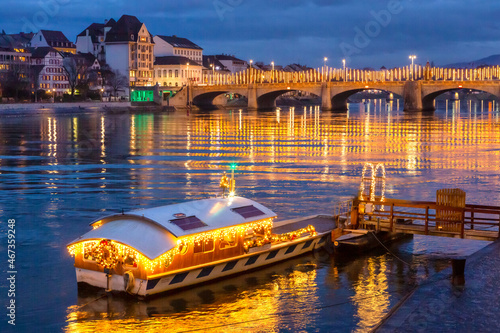 Weihnachtsfähre in Basel