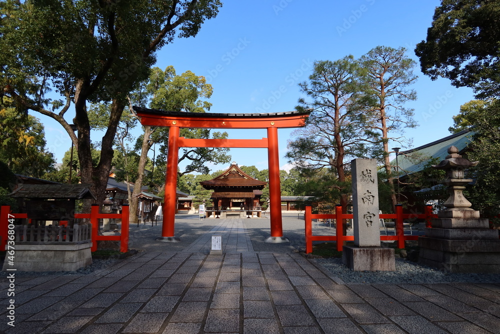 Temples and shrines in Kyoto in Japan 日本の京都の神社仏閣 : Hai-den Hall and Jonan-torii Archway in the precincts of Jonan-gu Shrine 城南宮の境内と鳥居及び拝殿 Temples and shrines in Kyoto in Japan 日本の京都の神社仏閣 : Hai-den Hall and Jonan-torii Archway in the precincts of Jonan-gu Shrine 城南宮の境内と鳥居及び拝殿