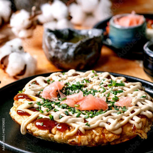 Obraz na plátne Homemade japanese fast food okonomiyaki cabbage pancake