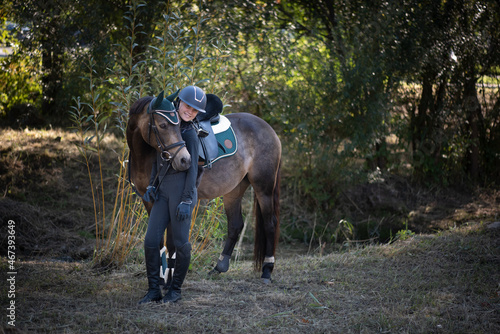 Junge Reiterin mit Pferd © Petra Fischer