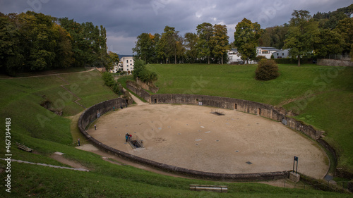 Amfiteatr rzymski - pamiątka po rzymskim panowaniu w Trier (Trewir ) w Niemczech, w Nadrenii - Palatynacie.