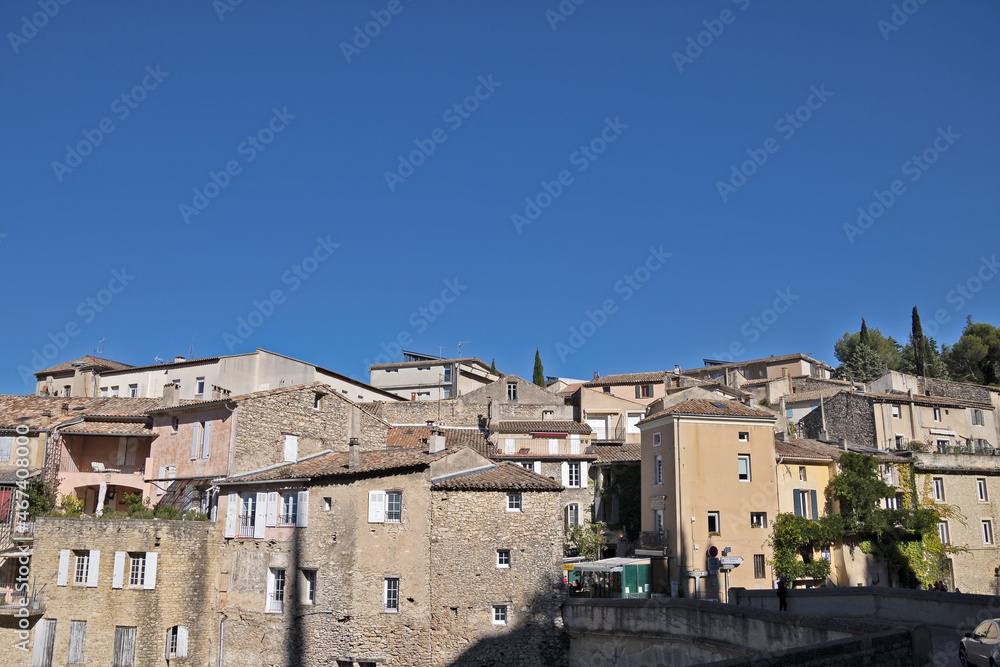 Fototapeta premium vue du village médiéval de la ville de Vaison-la-Romaine
