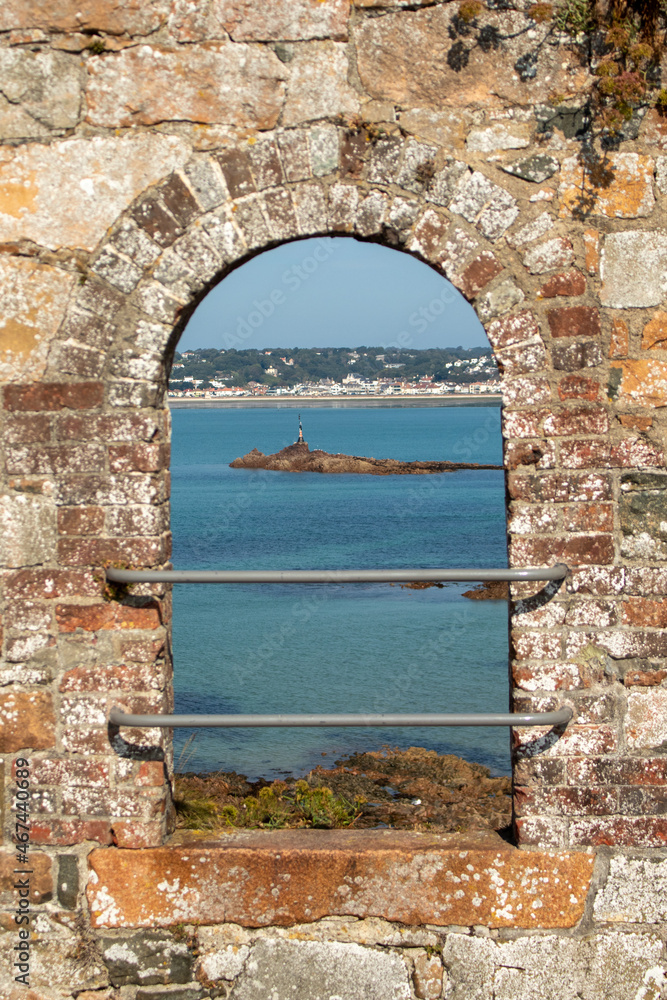 Fototapeta premium through the arch window