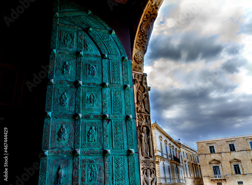 Bild auf Leinwand Heavy bronze door of the cathedral San Nicola Pellegrino at Trani, Italy