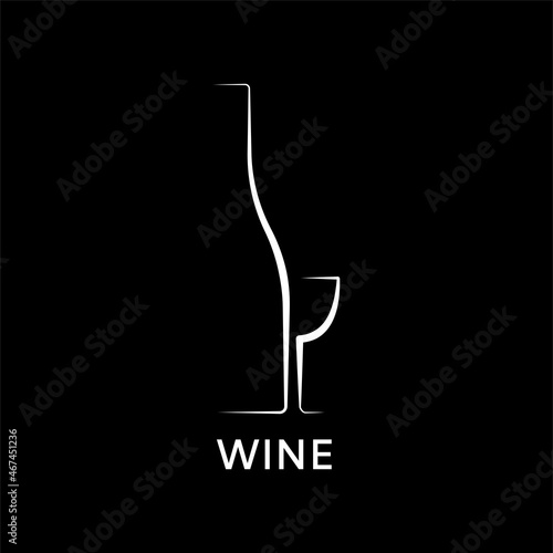 Création de logo verre à vin. Icône illustration vectorielle de verre à vin avec symbole du coeur. Création de logo moderne avec style d'art en ligne. 