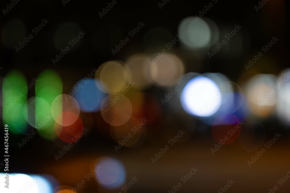 lumières de nuit en bokeh sur fond noir lumières de nuit en bokeh sur fond noir