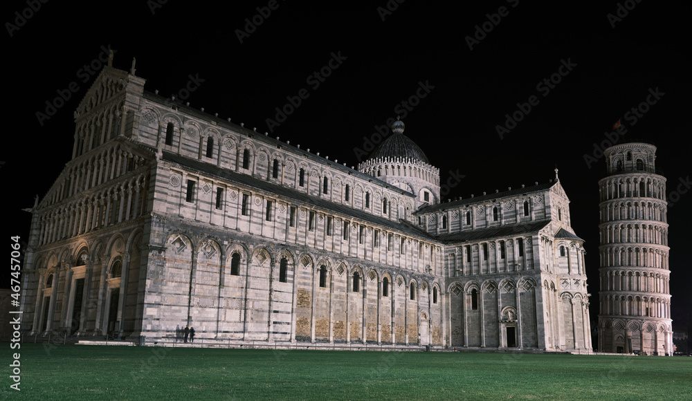 the tower of Pisa and the Baptistery at night