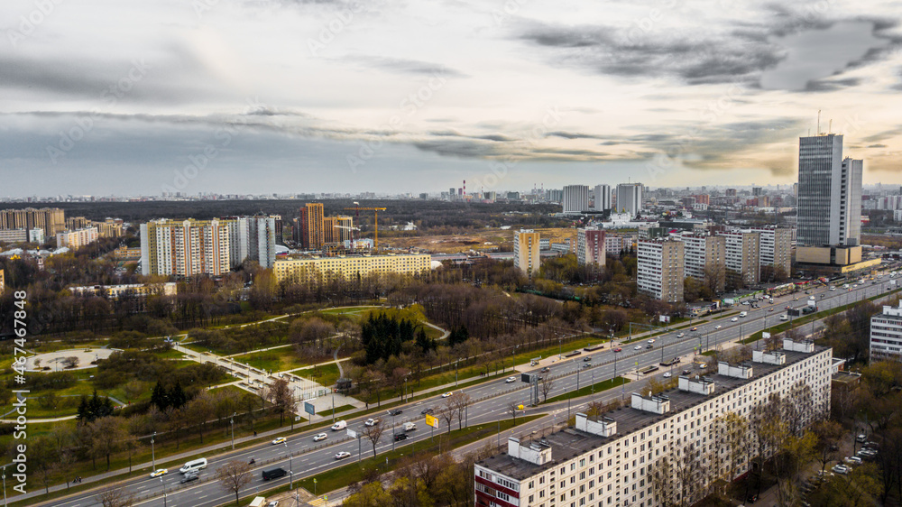 Obraz premium panorama from a drone on a residential area of Moscow. new high-rise buildings against the background of old low houses. general plan