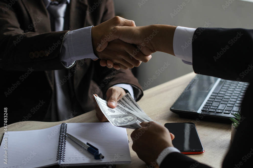 Naklejka premium Businessman giving money to bribe the employee