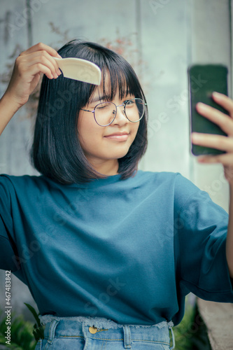 Bilde på lerret asian teenager combing forelock hair